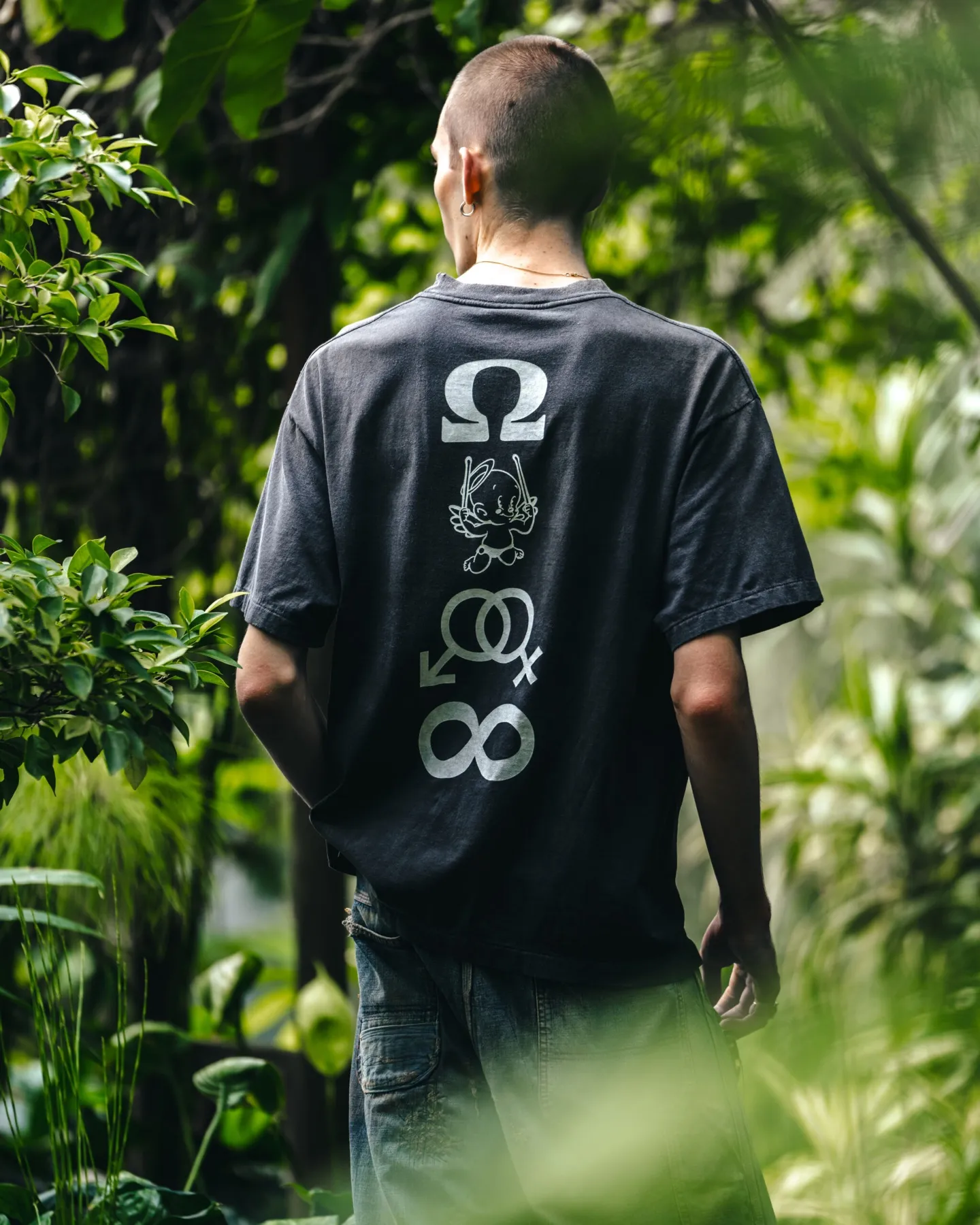 SAINT Mxxxxxx CANDLE SS TEE/BLK Slogan candle distressed TEE Little angel short sleeves on the back Washed in black S-XL Same as the original version Cylindrical side seam OE yarn fabric Garment dyeing Fade in heavy washes Fade with horse plaster on the bust Correct version matching Original version accessories Original level printing restoration